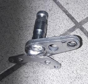 Supporto perno pedale post yamaha tdm 900 abs '06