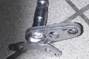 Supporto perno pedale post yamaha tdm 900 abs '06