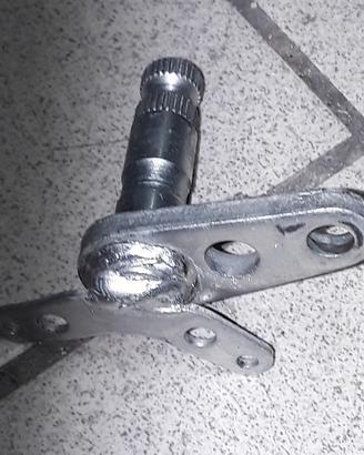 Supporto perno pedale post yamaha tdm 900 abs '06