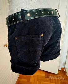 Shorts in velluto a coste viola