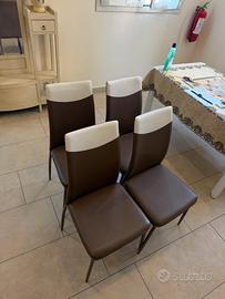 Set di 4 sedie da pranzo in similpelle bicolore