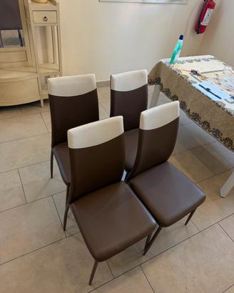 Set di 4 sedie da pranzo in similpelle bicolore