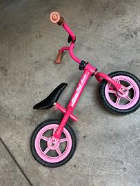 Bicicletta rosa della chicco senza pedali