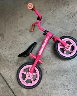 Bicicletta rosa della chicco senza pedali