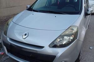Renault clio silver