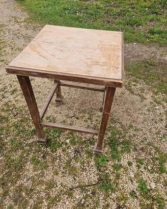 Sedia in legno senza spalliera – tipo sgabello alt