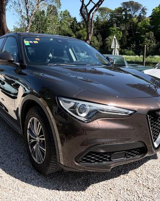 Alfa Romeo Stelvio 2.2 Turbodiesel 160 CV AT8 RWD 