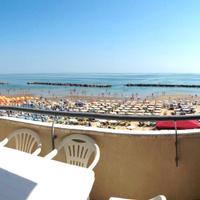 Direttamente sulla spiaggia fronte mare