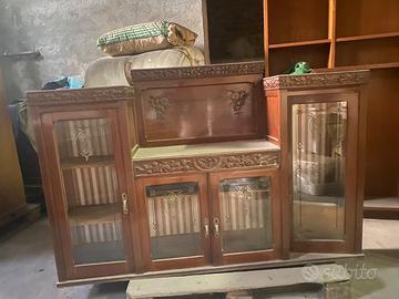 Mobile decori stile liberty con vetrinette