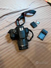Canon EOS 1300D con obiettivo