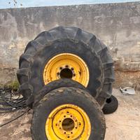 Gomme e cerchi R 26 e R 18 john deere