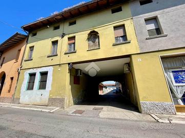 2 LOCALI A QUINZANO D'OGLIO