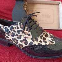 Scarpe Clarks donna vernice nera con inserti pelo