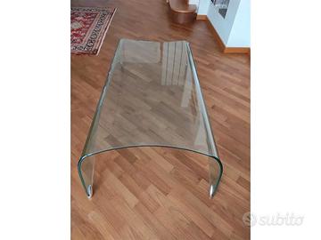 Tavolino Genio in cristallo curvato e metallo