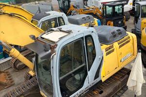 New Holland Kobelco E 215 B