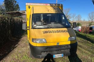 Furgone autonegozio per street food