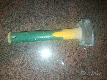 mazzetta muratore con manico in gomma 