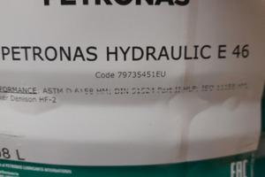 olio motore e idraulico 