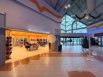 NEGOZIO A CASTIGLIONE DELLE STIVIERE