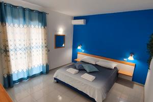 Casa con giardino dentro villaggio turistico