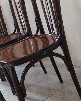 2 sedie stile Thonet.   piccoli segni di usura ..