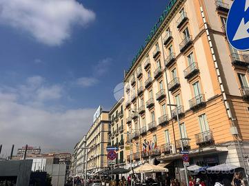 4 LOCALI A NAPOLI