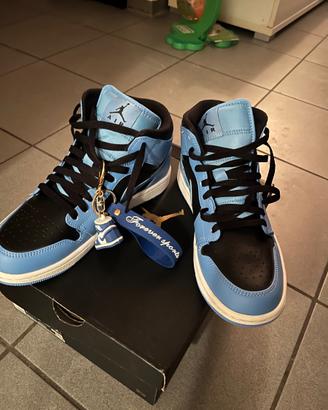 Air Jordan 1 Mid University Blue Black White