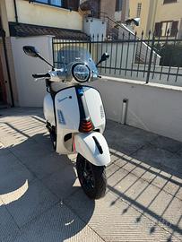 Vespa super sport