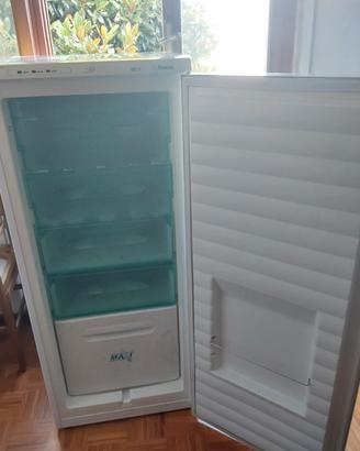 congelatore verticale a cassetti
