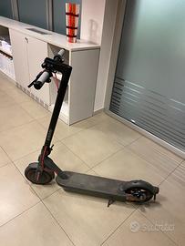 Monopattino Xiaomi Scooter 4 Pro