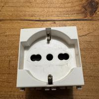 Presa universale Vimar Arké 19210 bianca