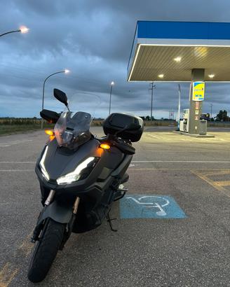 Honda ADV350 2022 accessoriata