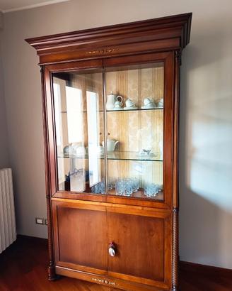 Credenza con vetrina