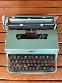 Macchina da scrivere Olivetti lettera 32