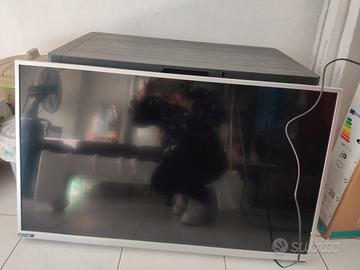 televisione TV color Led