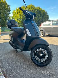 Vespa Sprint Notte 125