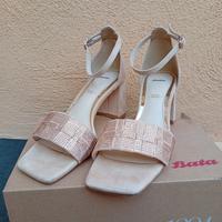 SANDALO CON BRILLANTINI "BATA "