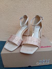 SANDALO CON BRILLANTINI "BATA "