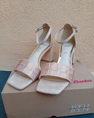 SANDALO CON BRILLANTINI "BATA "