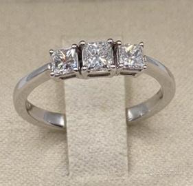 ANELLO TRILOGY IN ORO 18kt. CON DIAMANTI PRINCESS