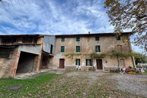 CASOLARE FRIULANO CON AMPIO TERRENO