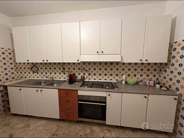 Cucina lineare  per abitazioni e case vacanze