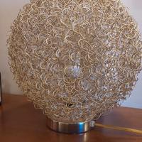 lampada color argento a forma di sfera