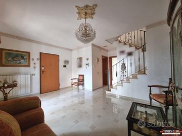 CASA INDIPENDENTE DI 4 VANI CON BOX E TERRAZZO