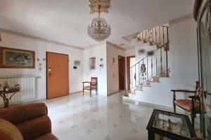 CASA INDIPENDENTE DI 4 VANI CON BOX E TERRAZZO