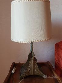 Lampada da tavolo particolare