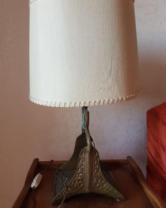 Lampada da tavolo particolare