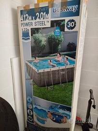 Piscina fuori terra modello Bestway Power Steel
