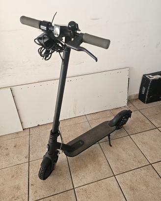 Monopattino Xiaomi Essential 