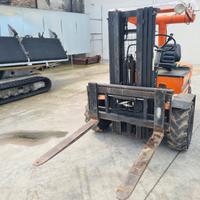 Carrello elevatore fuoristrada